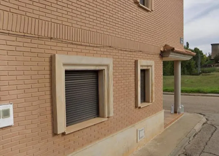 Entre árboles Y Río Almazán